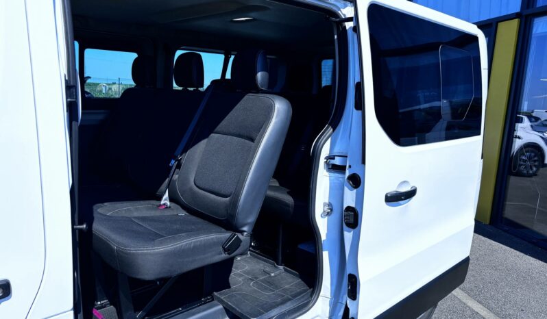 
								RENAULT Trafic 9 places full									